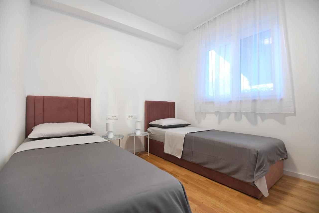 Garden Apartment Leoma With Free Parking! Zára Kültér fotó